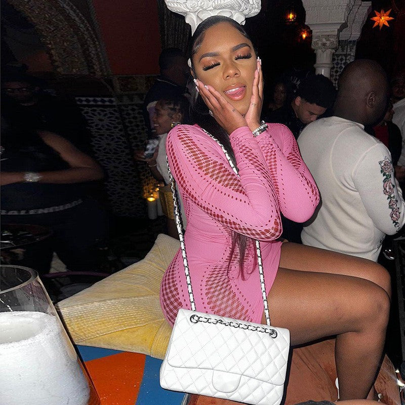 Sexy, figurbetontes Minikleid mit halblangem Rollkragen, langen Ärmeln, ausgehöhlten Cut-Outs