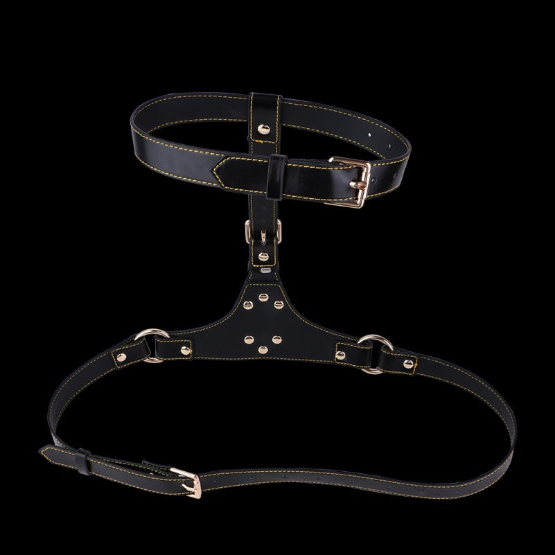 Bettie Bondage Brustgeschirr aus Leder mit Brustwarzenklammern – Verstellbare BDSM-Fessel für die Zucht von Fetischen
