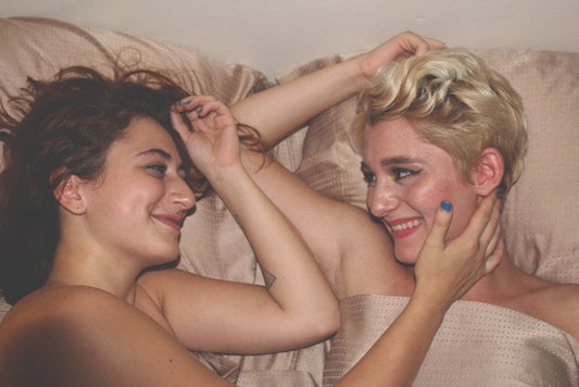 Strap-On vs Strapless Dildo Guide: Scissoring, Pegging & Lesbian Sex Positions