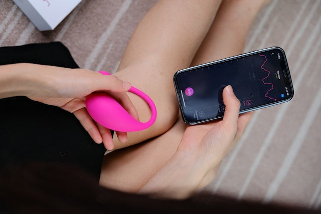 Dildos for Couples: How to Use Them Together — Positions, Types & Guide