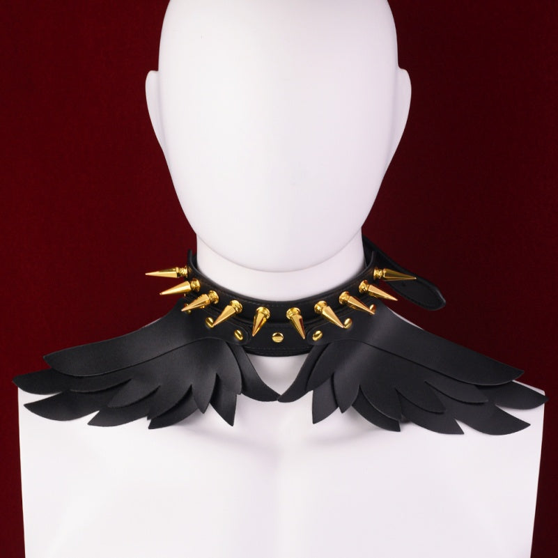 Collier à pointes Bettie Bondage en cuir noir - Jouets BDSM pour couple soumis