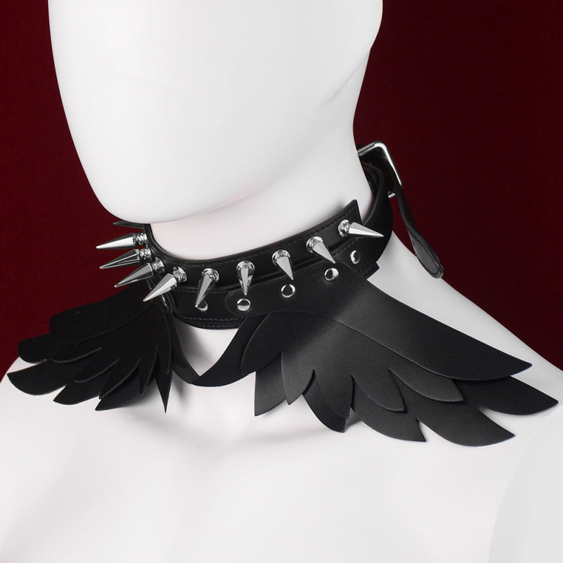 Collier à pointes Bettie Bondage en cuir noir - Jouets BDSM pour couple soumis