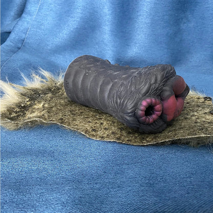 Männlicher Masturbator mit Taschenmuschi aus Tierfell – Doppelvagina aus Silikon für die Penismassage, Sexspielzeug für Männer