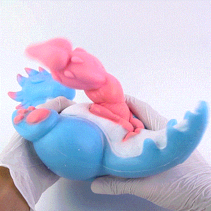Jouet sexuel Pocket Dragon — Silicone platine, Bête fantastique bleue, Manche rose texturé et Canal de stimulation interne