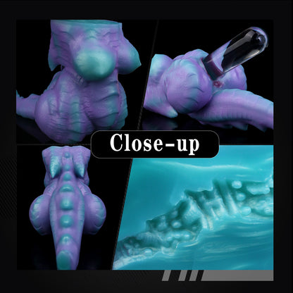Drachen-Torso-Sexpuppen – Platin-Silikon-Drachenkörper mit Schuppentextur, Stachelschwanz und dunkelrotem Akzent