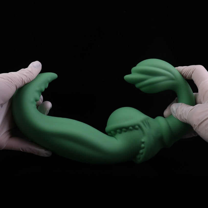 Two-Headed Predator Rocky – Monster Dildo Strap-On G-Spot Vibrator for Lesbian Couples